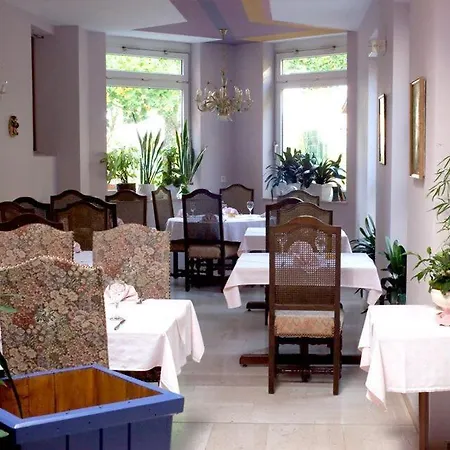 Aux Deux Clefs فندق 2*