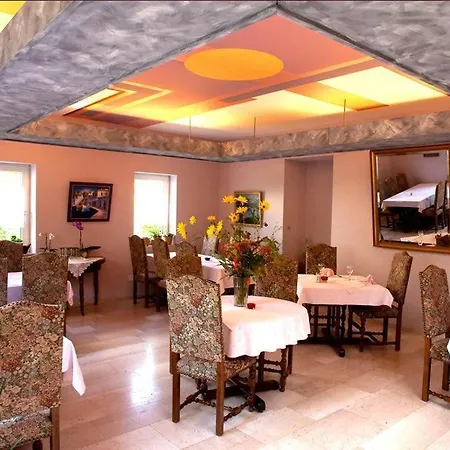 Aux Deux Clefs 호텔