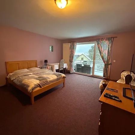 Aux Deux Clefs ホテル 2*