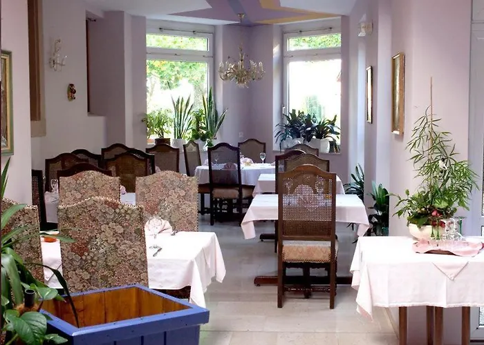 Aux Deux Clefs ホテル 2*