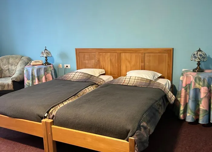 Aux Deux Clefs ホテル 2*